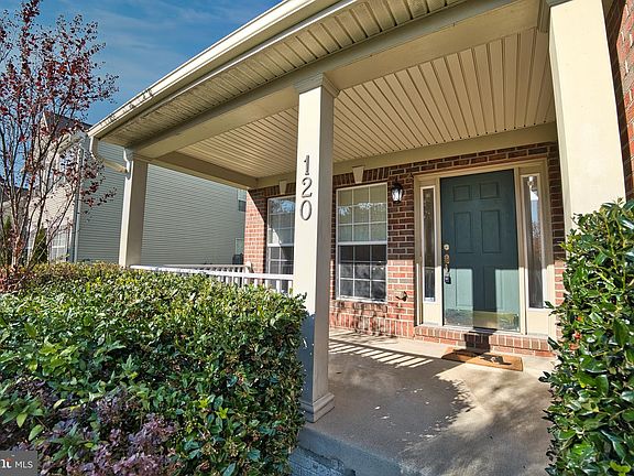 3rd image of 120 Brook Knoll Way