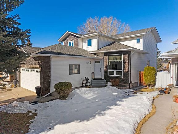 2nd image of 49 SE Macewan Ridge Close NW