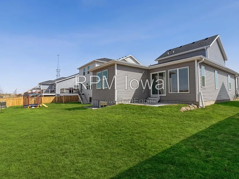 1241 NW Yorktown Dr — Photo 15