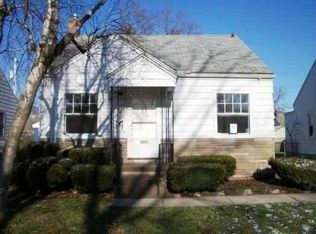 20025 Elkhart St, Harper Woods, MI 48225
