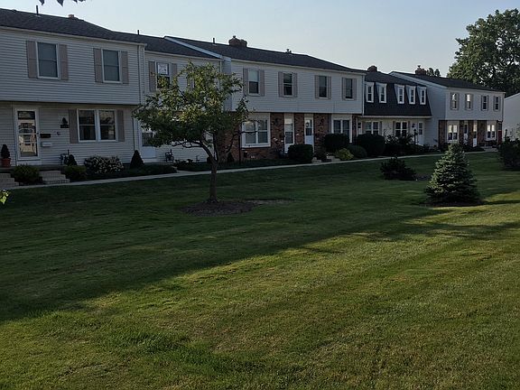 2nd image of 7405 Yorktown Ct Unit E