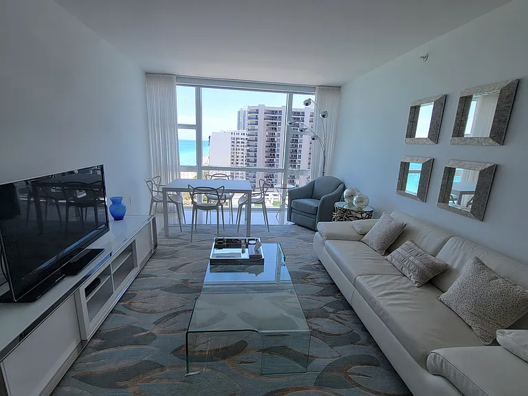6801 Collins Ave #LPH14 — Photo 16