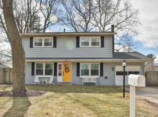 4 McDonald Ct, Champaign, IL 61821