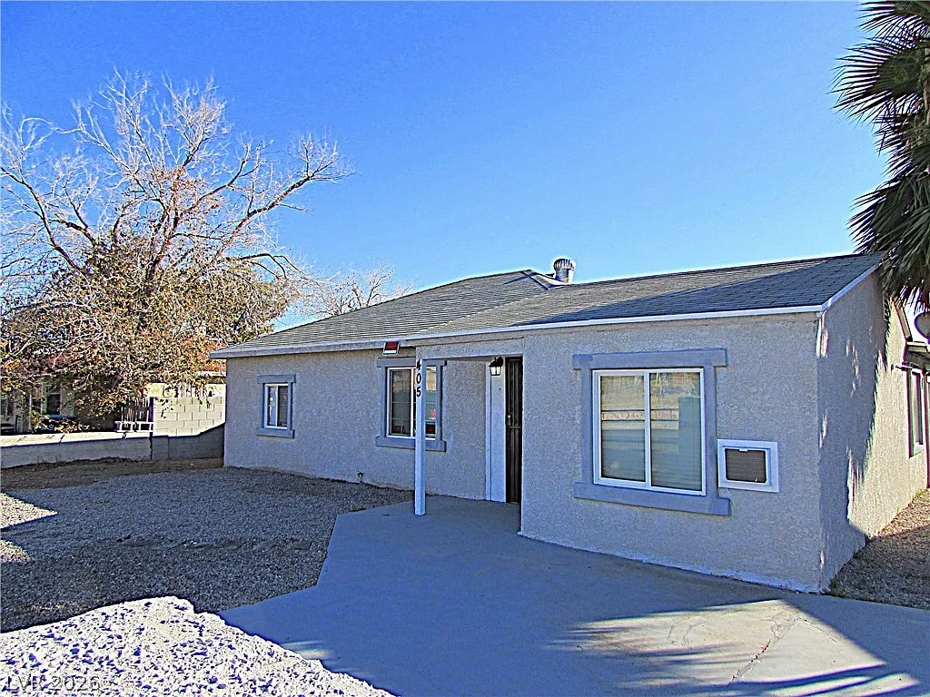 1 bed, 1.0 bath, 1396 sqft, $915 — Photo 1