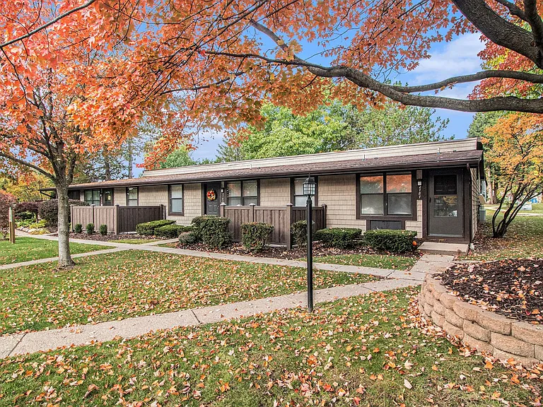 Arrowhead Apartments — Photo 11