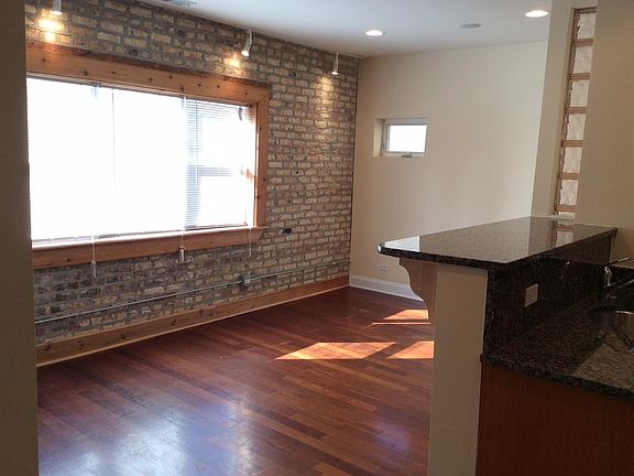 3rd image of 6924 N Greenview Ave APT 3W