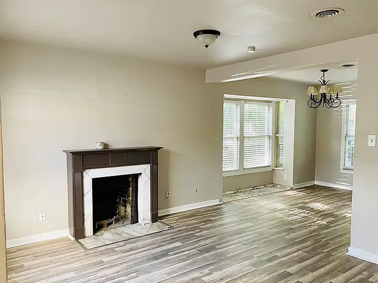 1117 W Tucker Blvd — Photo 2
