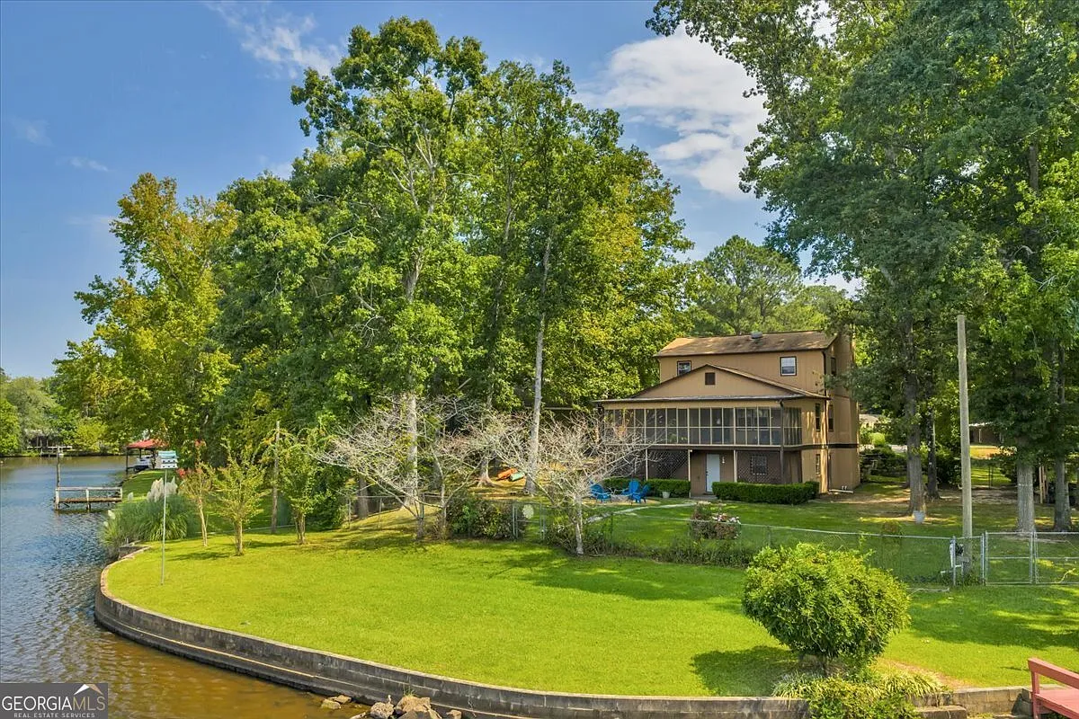 879 N Confederate Dr photo 1