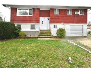 2 Delaware Rd, West Babylon, NY 11704