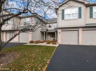 7088 S Stratton Ln, Gurnee, IL 60031