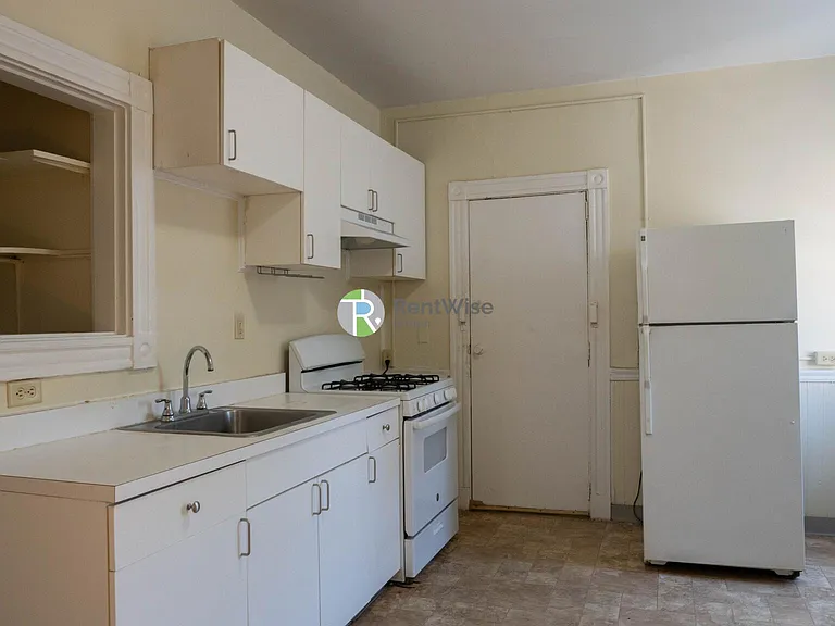1120-1126 Commonwealth Ave — Photo 3