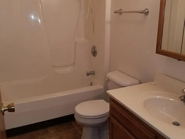 1112 Oakview Dr — Photo 10