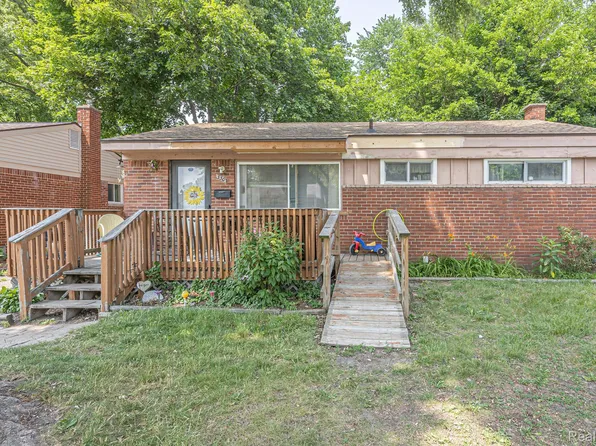 330 W Princeton Ave, Pontiac, MI 48340