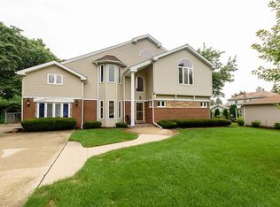 913 S Wa Pella Ave, Mount Prospect, IL 60056