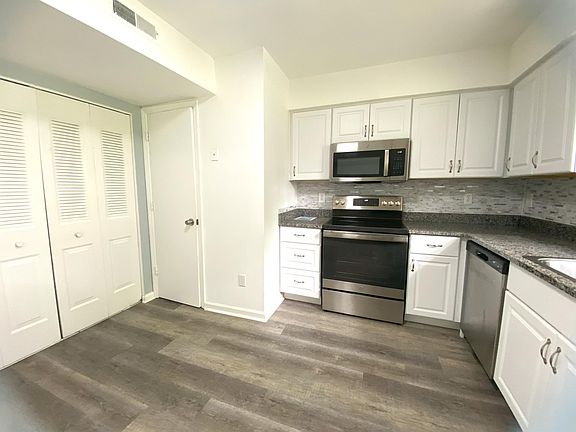 5th image of 8526 Castle Pine Ct