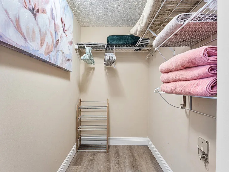 1000 Crestwood Ct S #1015 — Photo 9