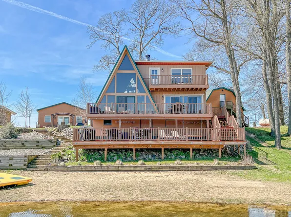 60446 Klett Dr, Decatur, MI 49045