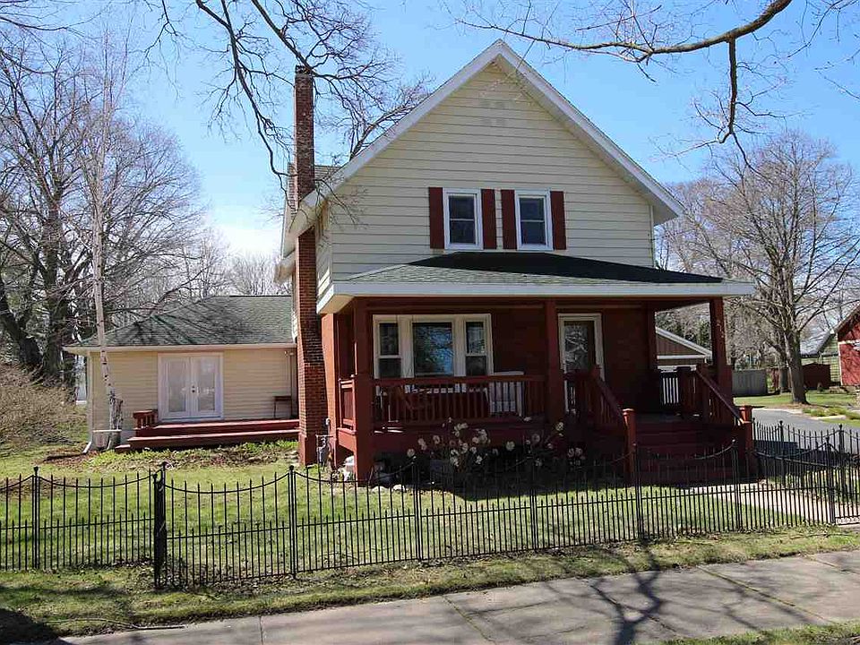 1st image of 212 W Hurlbut St