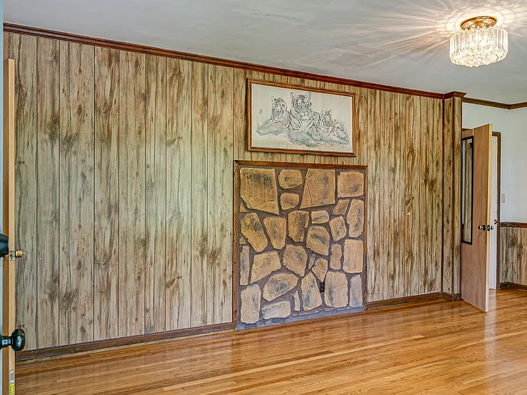 4824 Lynn Dr — Photo 5