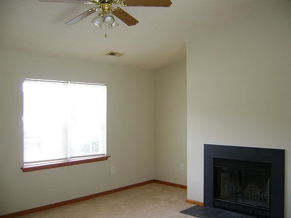 3rd image of 1036 Shirley Dr