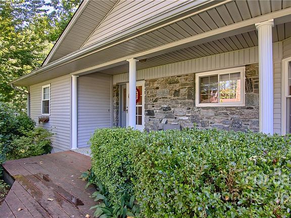 2nd image of 12 Saint Andrews Dr