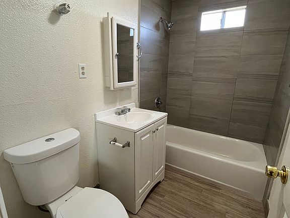 5th image of 1734 W Putnam Ave #1734