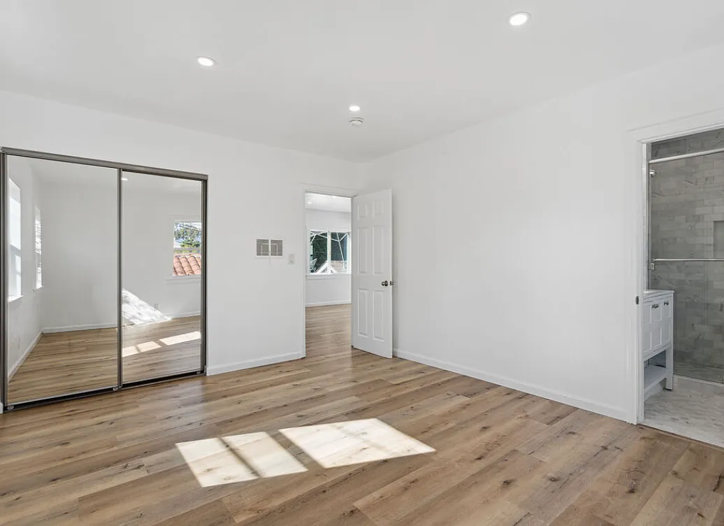 2 bed, 900 sqft, $3,000 — Photo 1