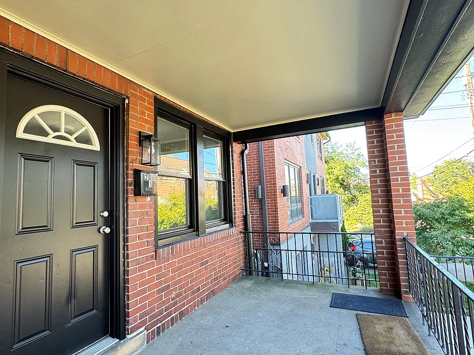 208 Bailey Ave #1