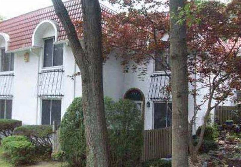 1st image of 408 Clubhouse Ct