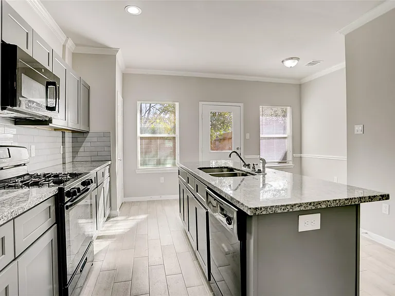 1045 Marcolin St #B — Photo 2