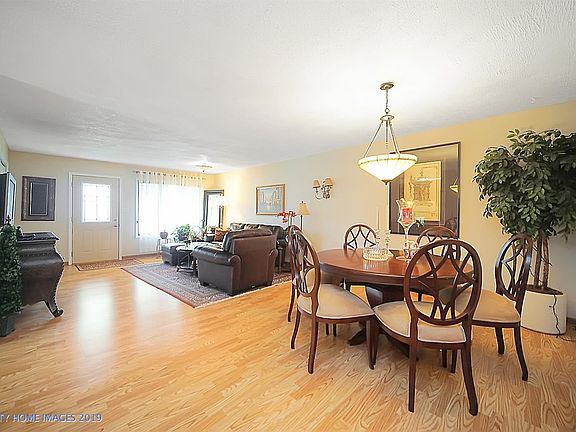3rd image of 2920-24 E 62nd Pl