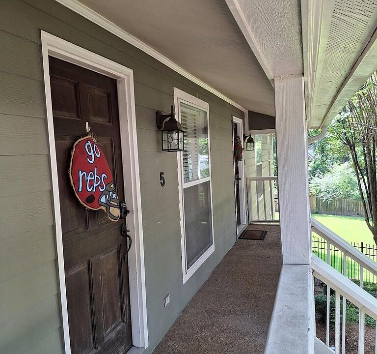 1st image of 1606 Jackson Ave E APT 5