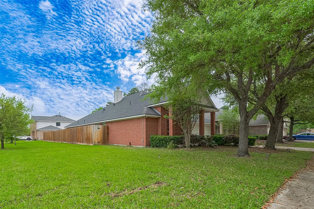 Building Photo - 1007 Casting Springs Way
