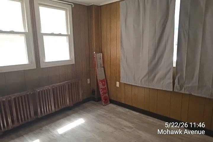 3 bed, 1.0 bath, 1004 sqft, $1,300 — Photo 4