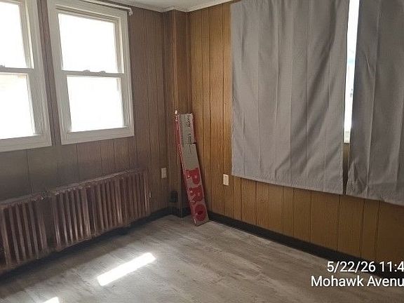4th image of 131 Mohawk Ave