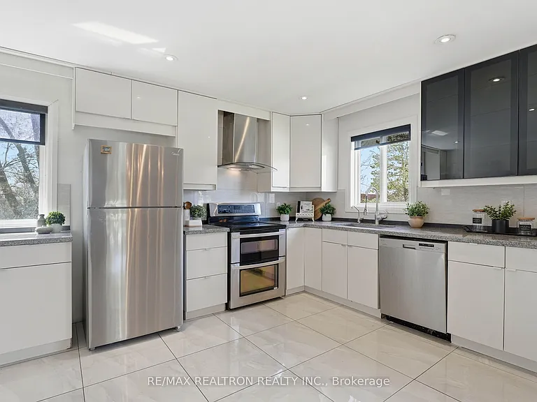 117 Cardinal Cres #UPPER — Photo 12