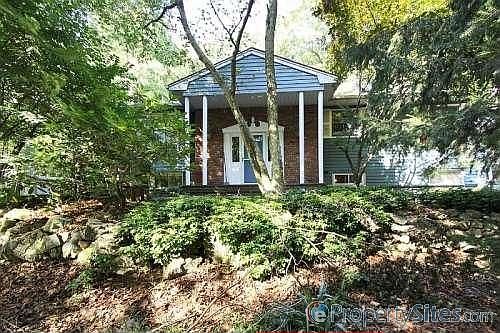 2nd image of 383 Woodbury Rd