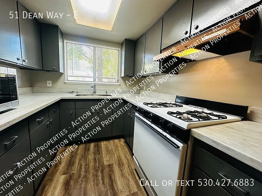 Downstairs One Bedroom End Unit Apartment in Folsom-Pet Friendly — Photo 2