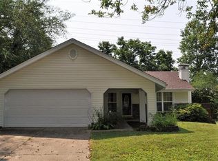 210 Hollyberry Ct, Ballwin, MO