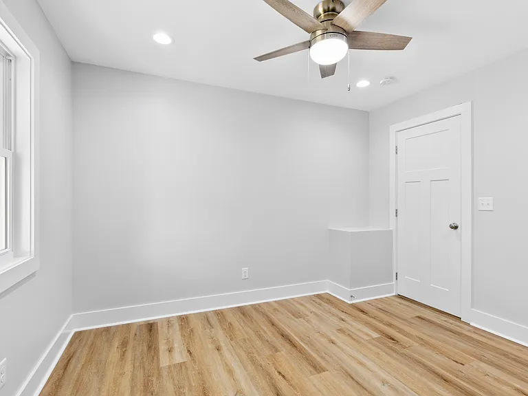 58 W Oakview Rd — Photo 25