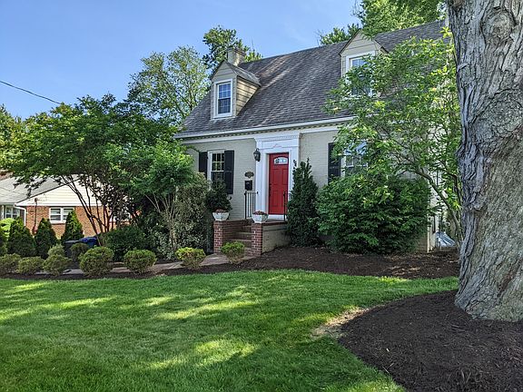 2nd image of 10833 W 1st St