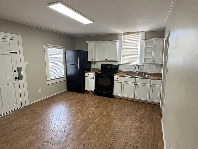 2524 Norwich St — Photo 5
