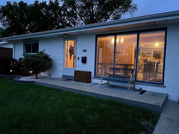 4th image of 227 Walworth Dr