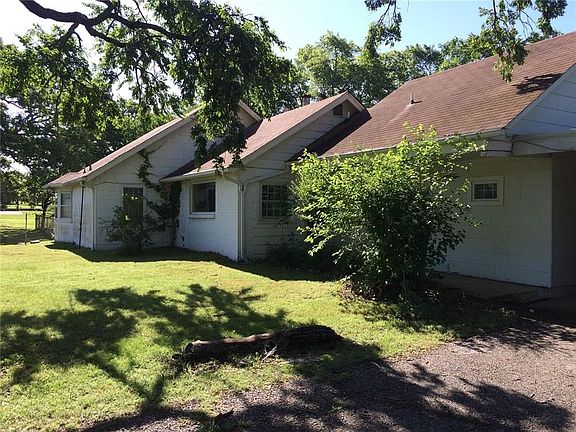 3rd image of 853 W Wrangler Blvd