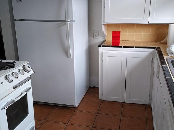 4th image of 1840 N Van Ness Ave #1842