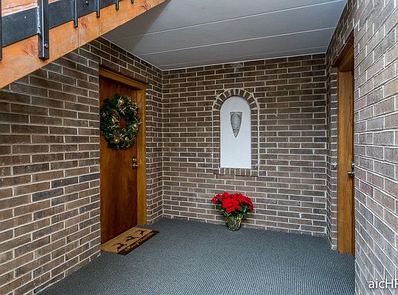 3rd image of 213 Lake Dr