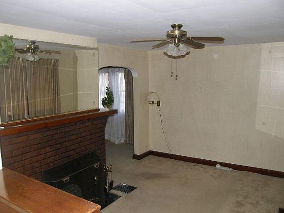 4th image of 1590 Safford Ave