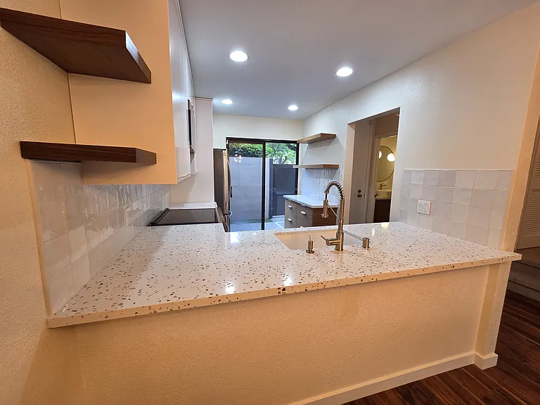 878 Woodside Ln E #2 — Photo 4