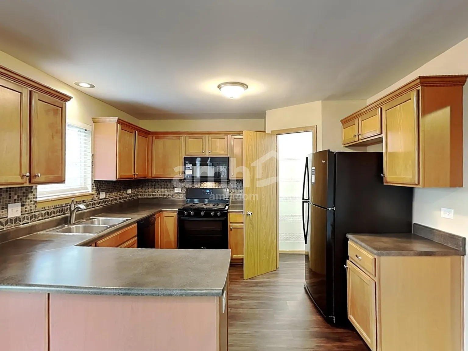 4 bed, 2.5 bath, 1923 sqft, $3,245 — Photo 3