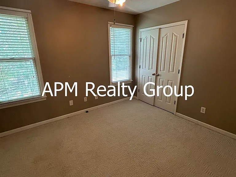 109 Rolling Creek Cir — Photo 15